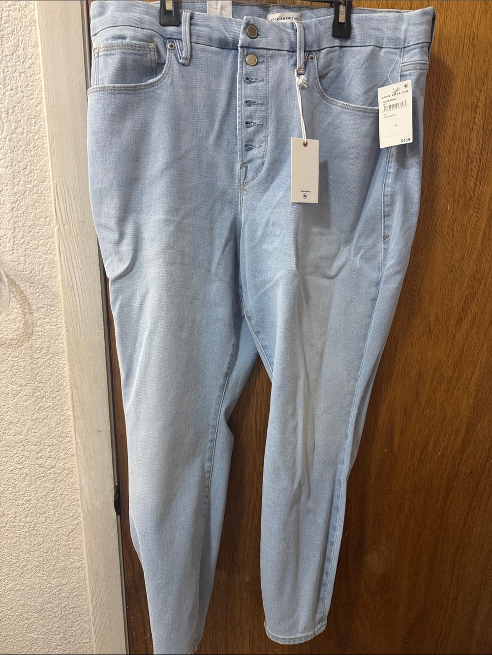 Good American Light Wash Ankle Cropped Jeans